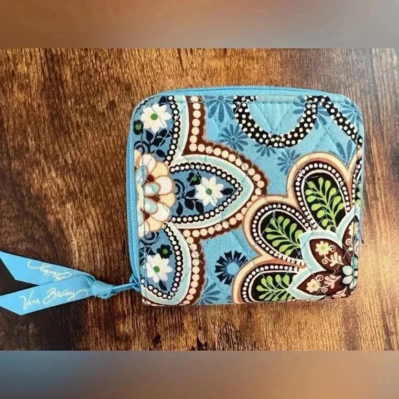 Vera Bradley | ladies bifold wallet - Picture 5 of 11